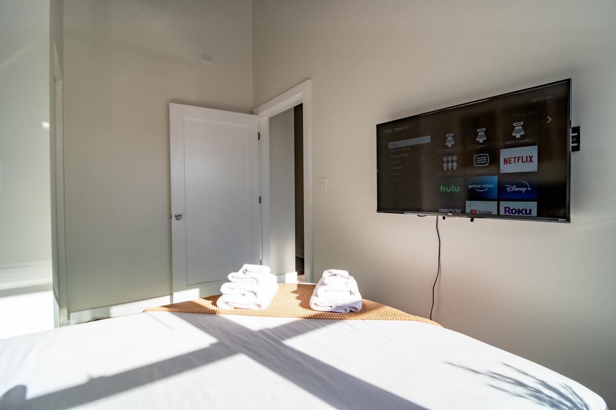 Mccormick Place 2Br Spacious Corner Unit With Optional Parking Sleeps 6 Guests Near Soldier Field And Grant Park