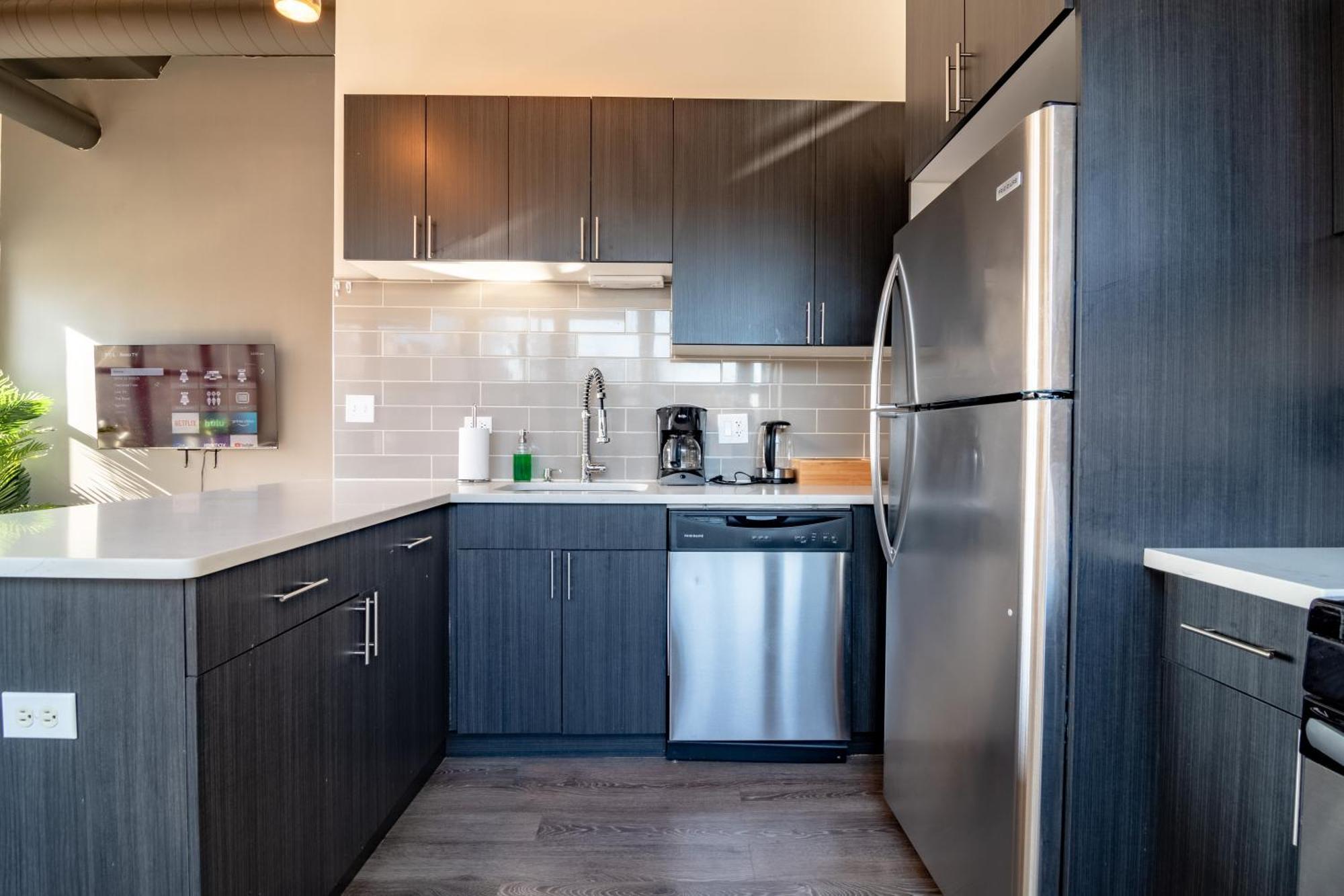 Mccormick Place 2Br Spacious Corner Unit With Optional Parking Sleeps 6 Guests Near Soldier Field And Grant Park Apartment
