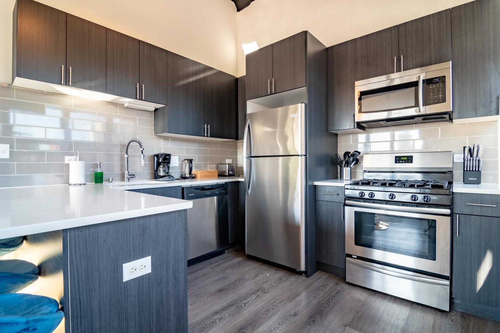 Mccormick Place 2Br Spacious Corner Unit With Optional Parking Sleeps 6 Guests Near Soldier Field And Grant Park Apartment Chicago