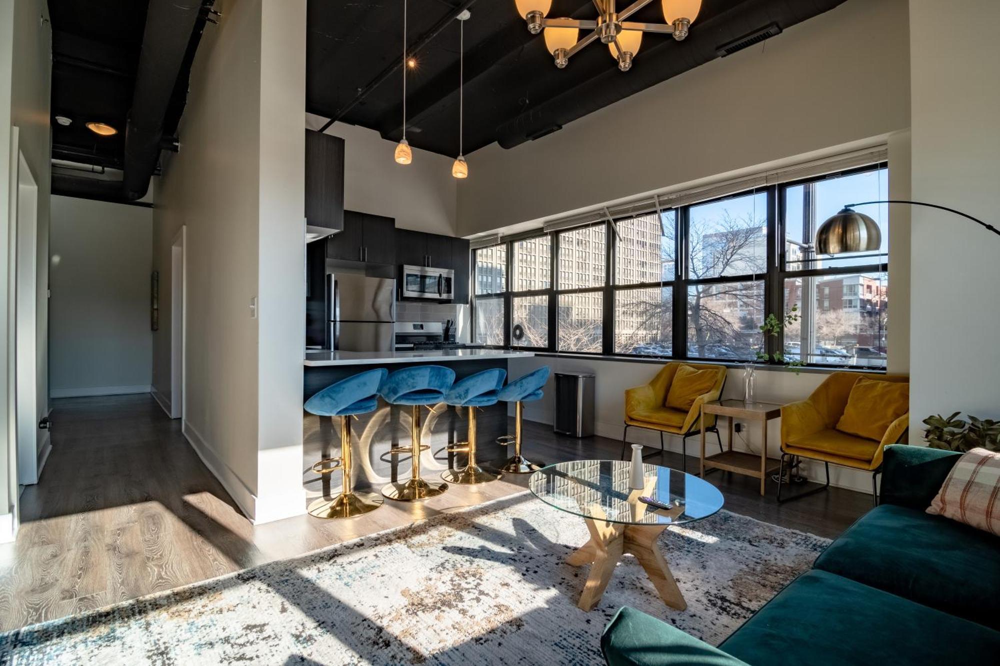 Apartment Mccormick Place 2Br Spacious Corner Unit With Optional Parking Sleeps 6 Guests Near Soldier Field And Grant Park Chicago