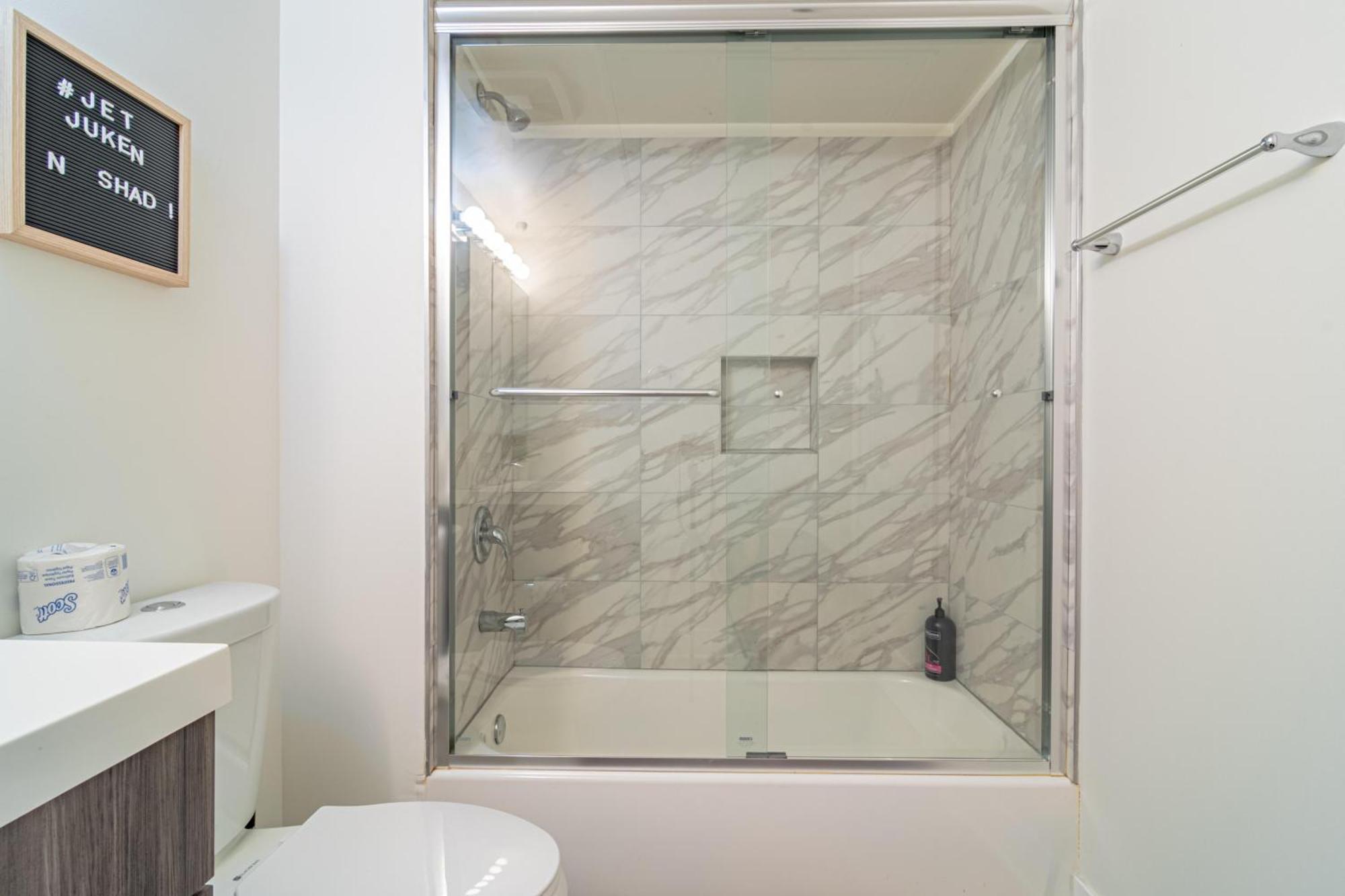 Bright 2Br Luxury Corner Suite With Optional Parking Sleeps 6 Guests Near Mccormick Place And Soldier Field Apartamento