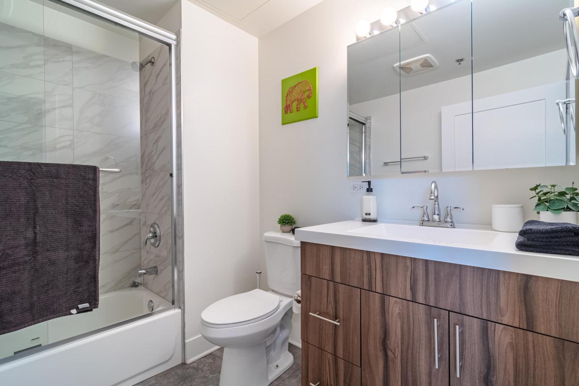 Modern 2Br Loft With Amazing City Skyline View And Optional Parking For 8 Guests Near Mccormick Place And Soldier Field