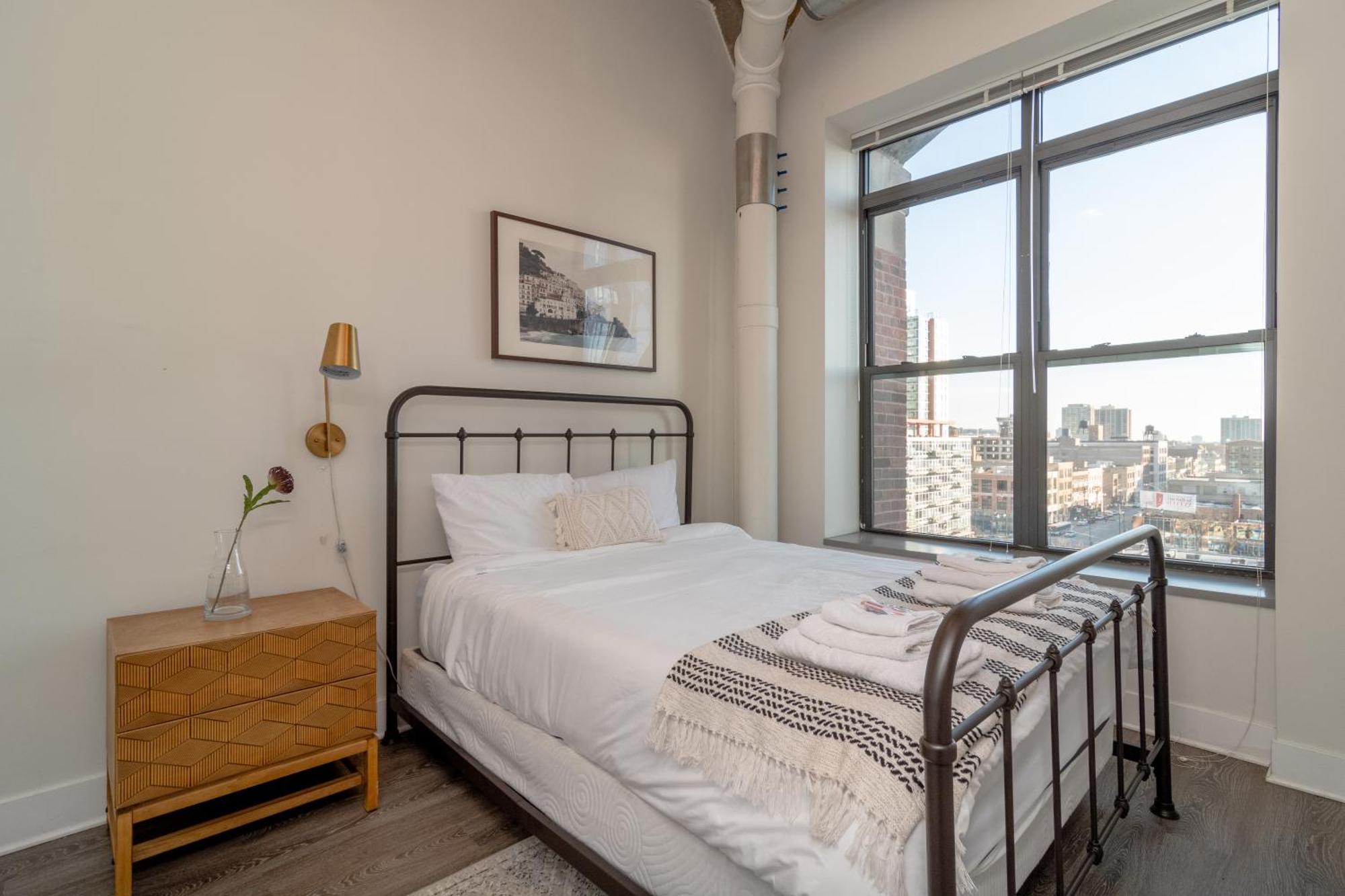Convenient Cozy 2br Loft With Optional Parking For 8 Guests Near Mccormick Place, Soldier Field And Lakefront Trail * Chicago