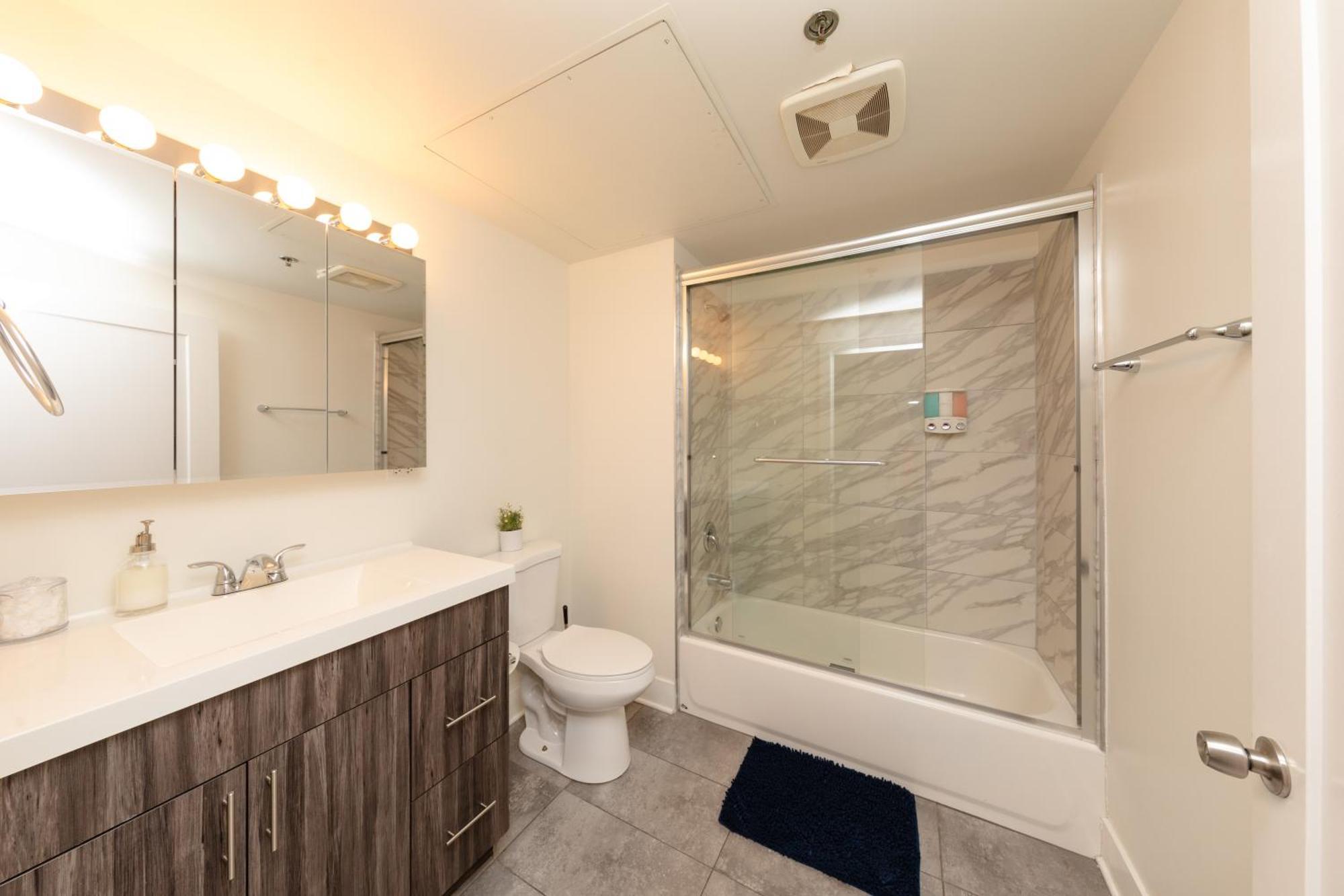 Family Friendly 2br South Loop With Optional Parking And Gym Access Sleeps Up To 8 Near Mccormick Place And Soldier Field