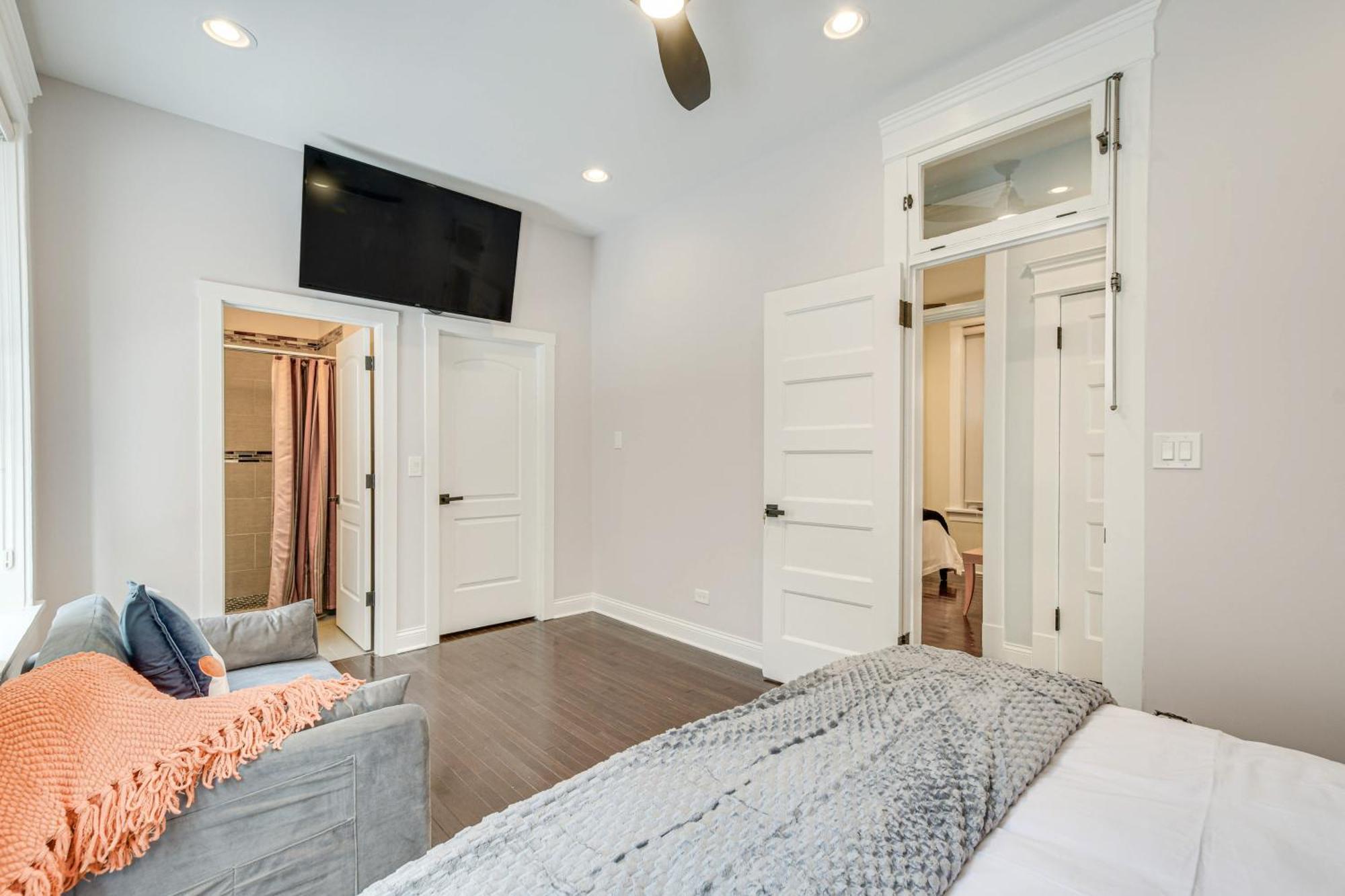 Appartement Spacious With Deck About 3 Mi To Downtown Chicago! *