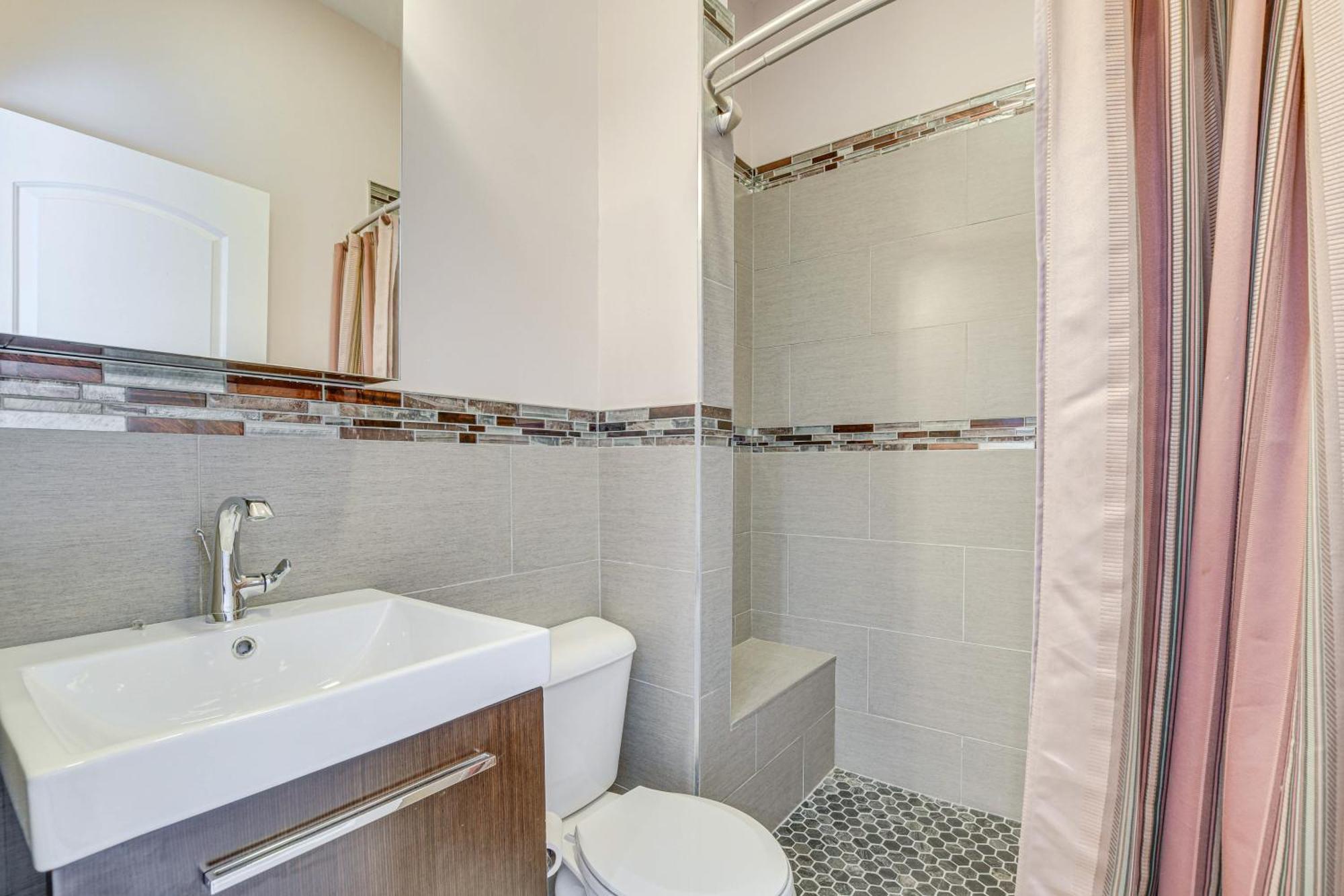 Spacious With Deck About 3 Mi To Downtown Chicago! Appartement *