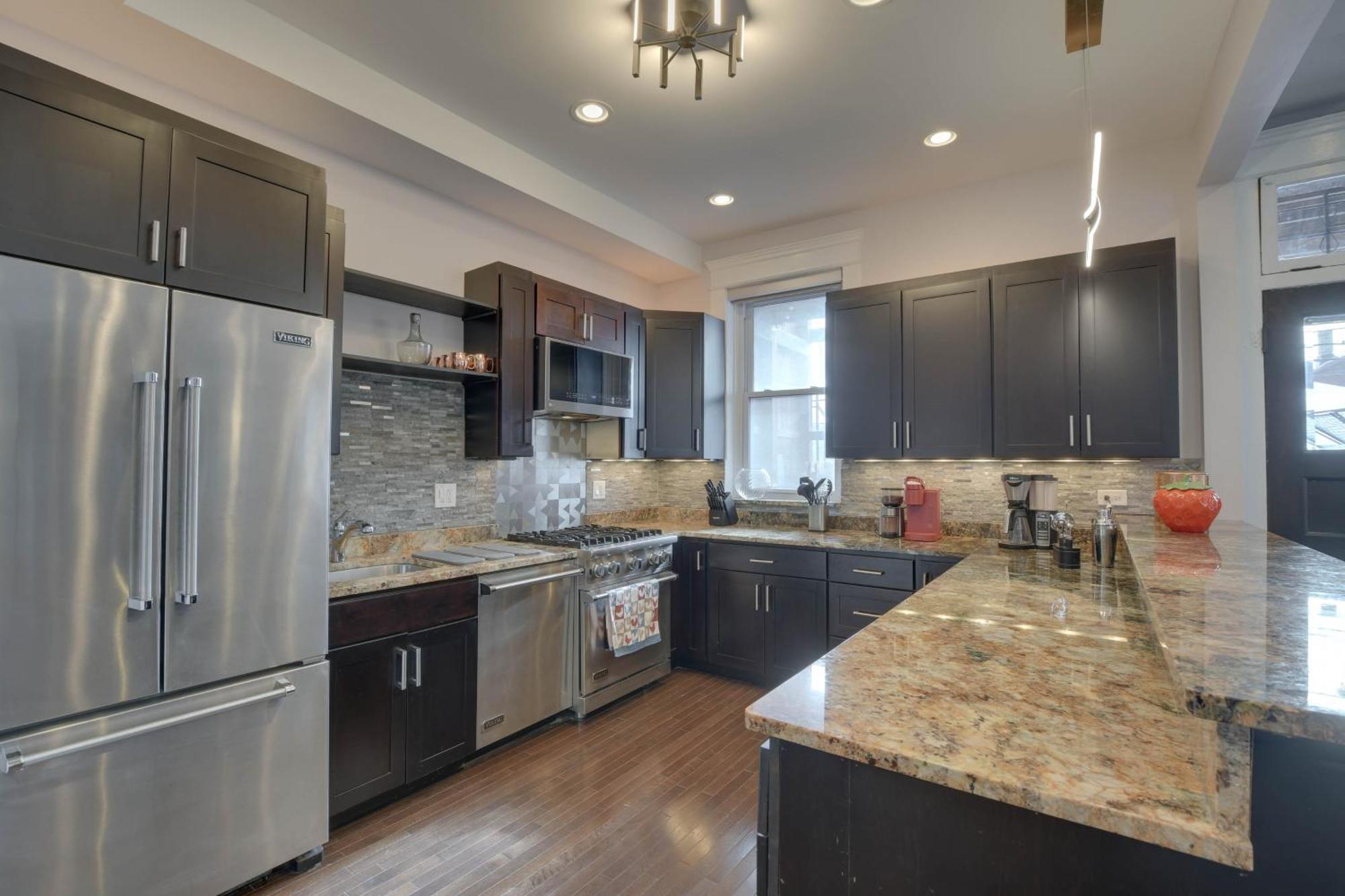 Spacious With Deck About 3 Mi To Downtown Chicago! *