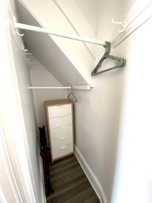 Spacious Historic In Lakeview - Walk To Wrigley, Nightlife, Shops, Hospitals Apartment Chicago