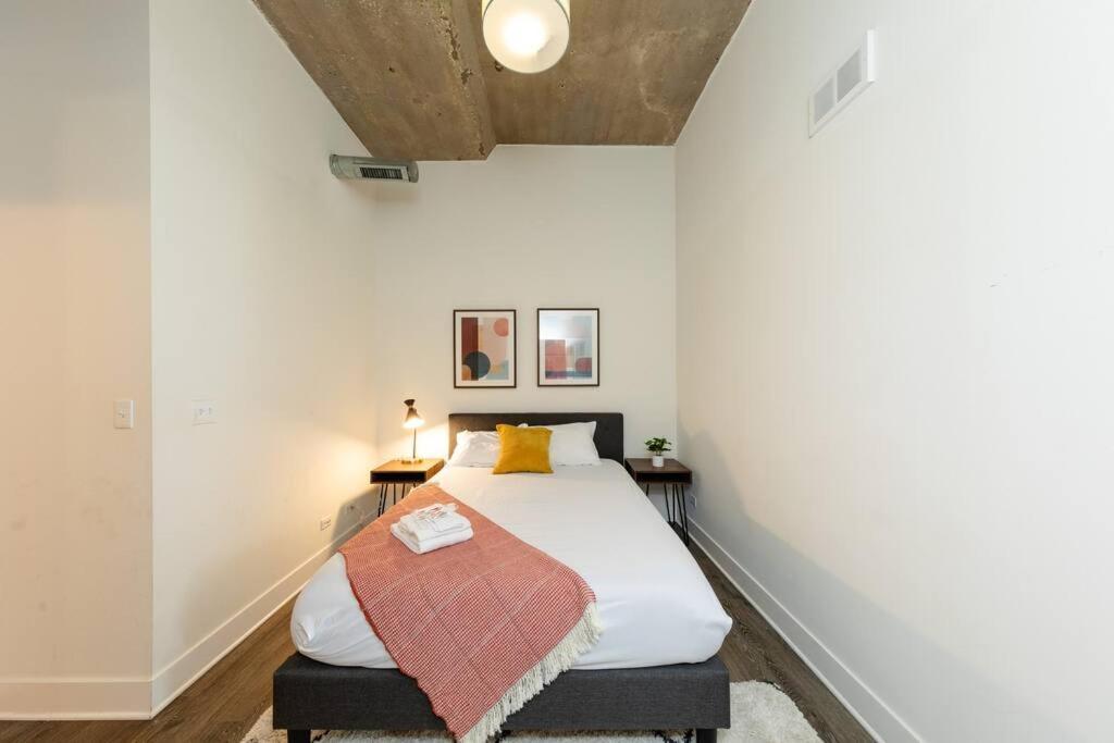 Family-friendly 3br Near Mccormick Place, Soldier Field & Shedd Aquarium, A Prime South Loop Spot Apartment Chicago