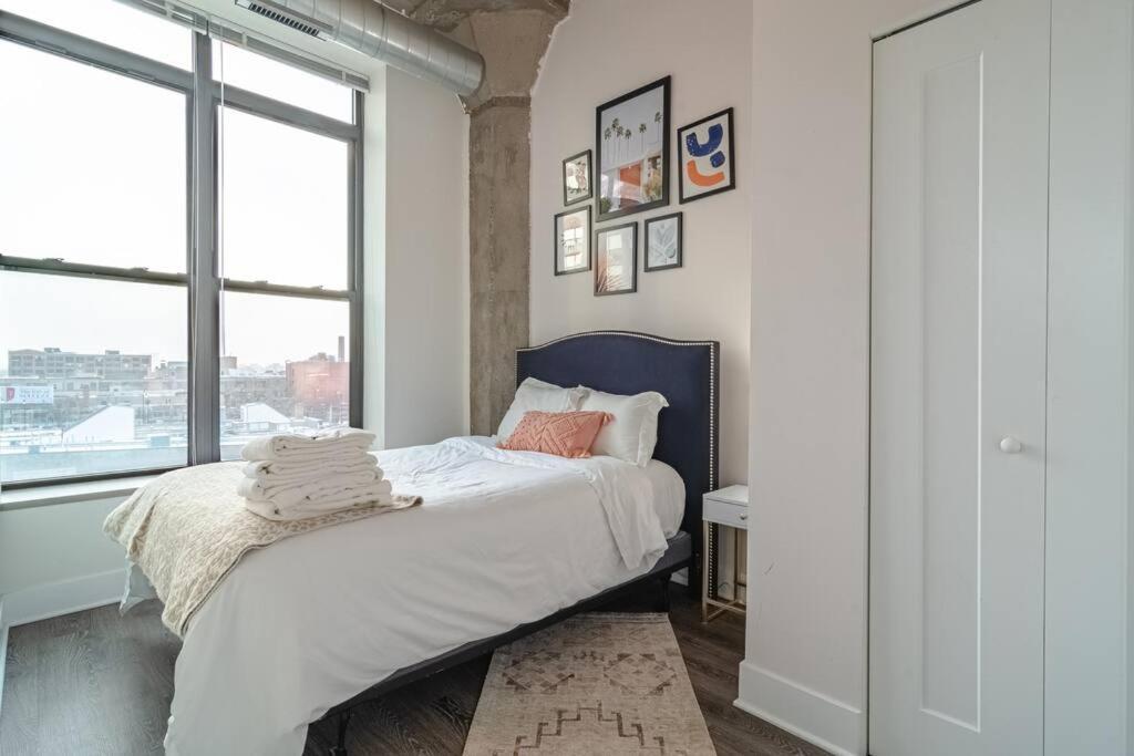 Apartment South Loop 2Br Corner Unit With Natural Light, Optional Parking And Guest Access Near Downtown Chicago And Mccormick Place *