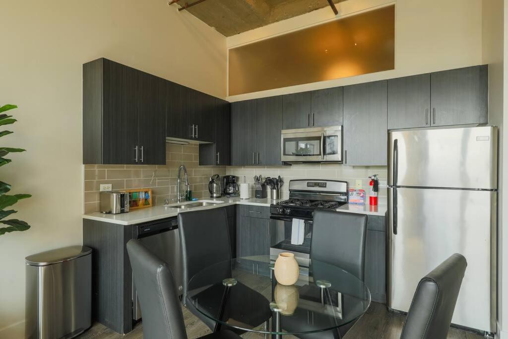 Walkable 2Br Apartment In Chicago South Loop With Optional Parking And Gym Access Near Mccormick Place, Museum Campus & Lakefront