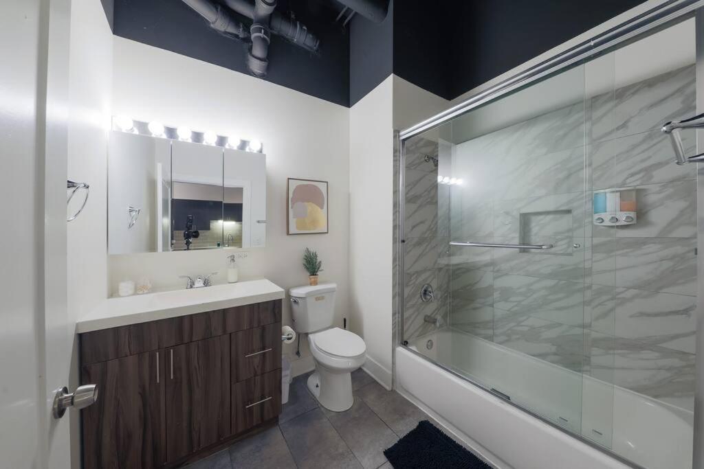 Chic Spacious 3Br South Loop Apartment Near Mccormick Place, Roosevelt Cta & Shopping Area In Chicago Apartment