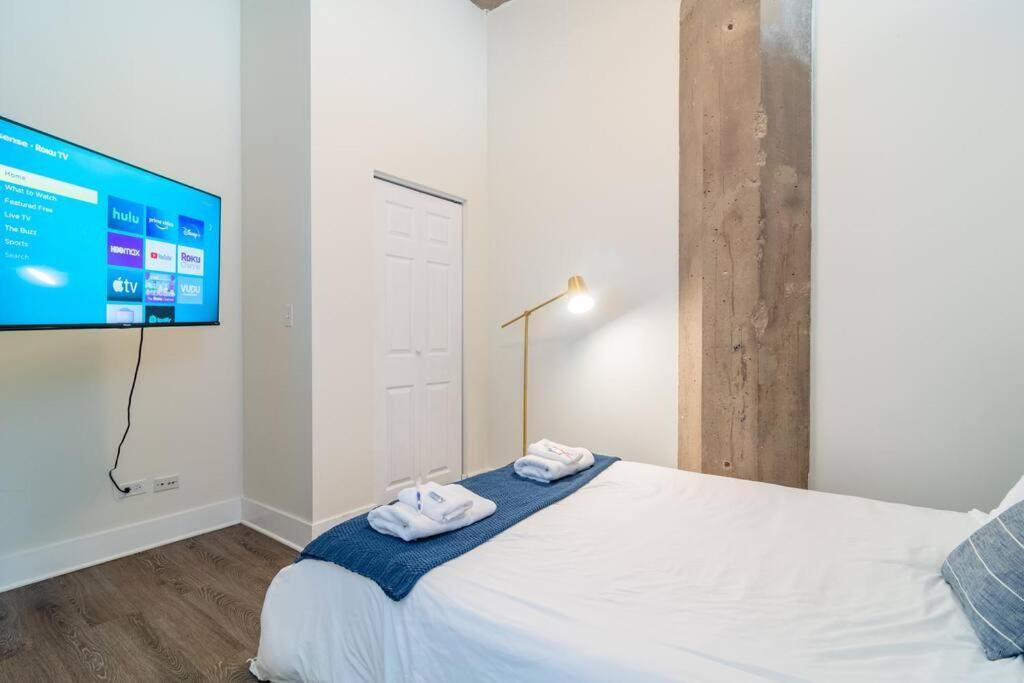 Apartment Charming 2Br Apartment With Skyline View, Optional Parking & Gym Access Near Mccormick Place, Lakefront And Soldier Field Chicago
