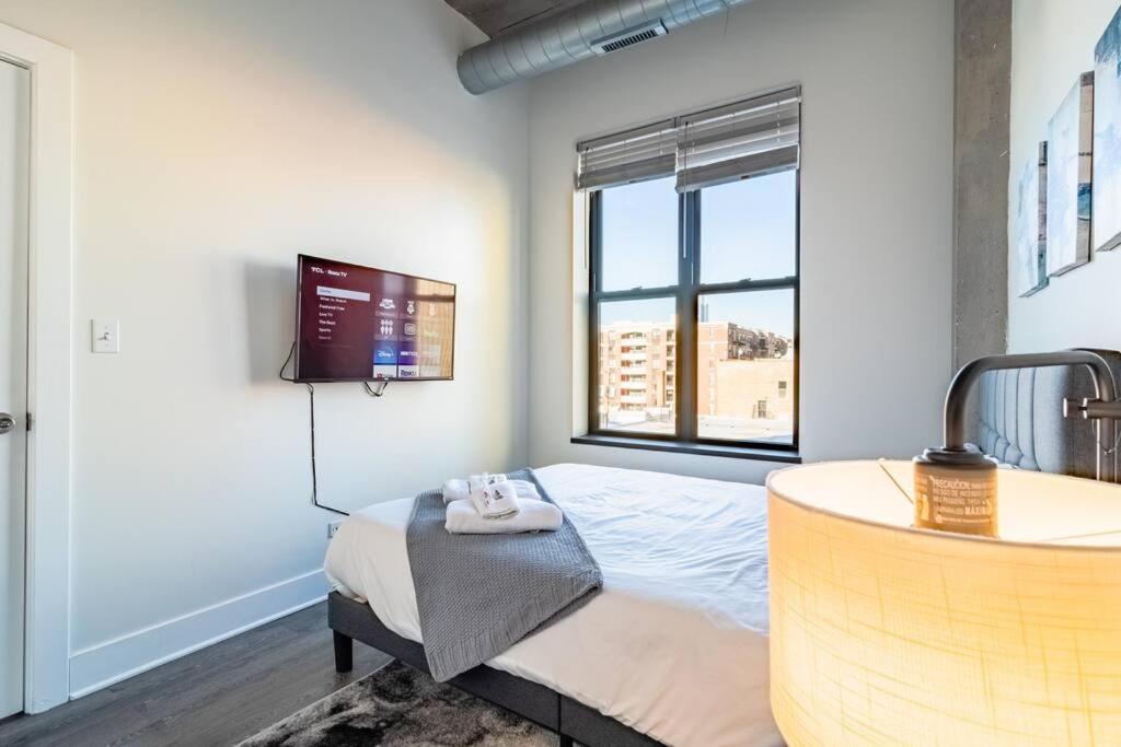 Charming 2Br Apartment With Skyline View, Optional Parking & Gym Access Near Mccormick Place, Lakefront And Soldier Field * Chicago