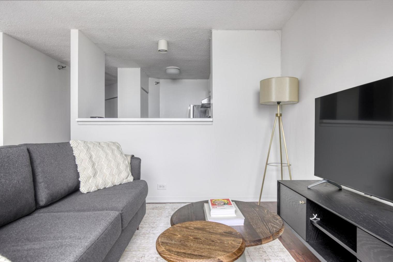 Streeterville W Gym Pool Nr Navy Pier Chi-450 * Chicago