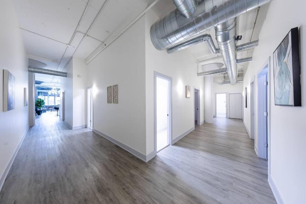 Group-friendly 6br Luxury In Prime South Loop Location With Optional Parking And Gym Access Near Mccormick Place, Soldier Field And Grant Park Apartment