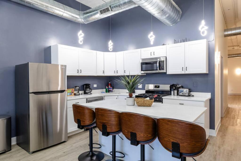 Group-Friendly 6Br Luxury Suite In Prime South Loop Location With Optional Parking And Gym Access Near Mccormick Place, Soldier Field And Grant Park
