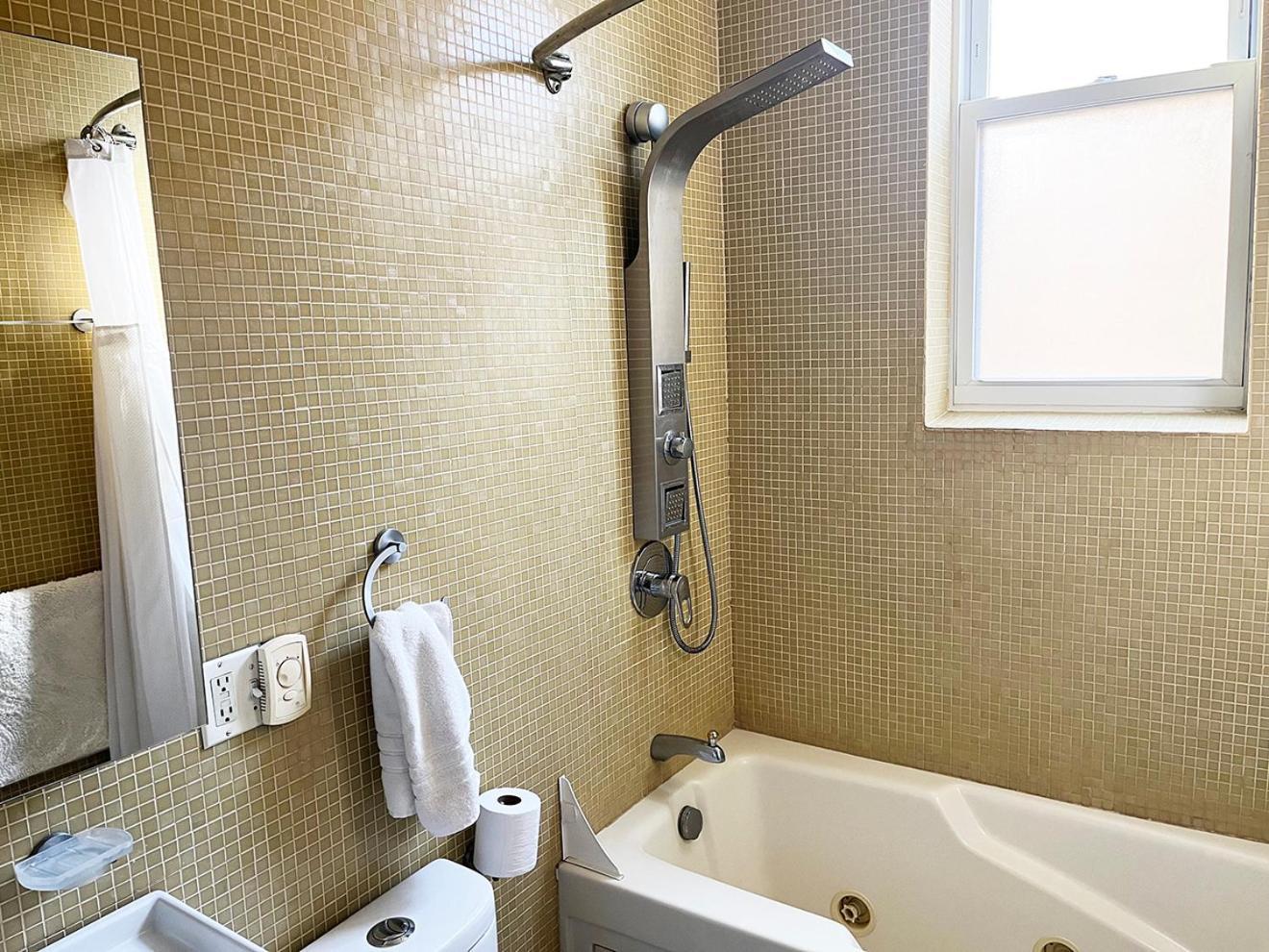 Mozart Beauty Apartment Chicago