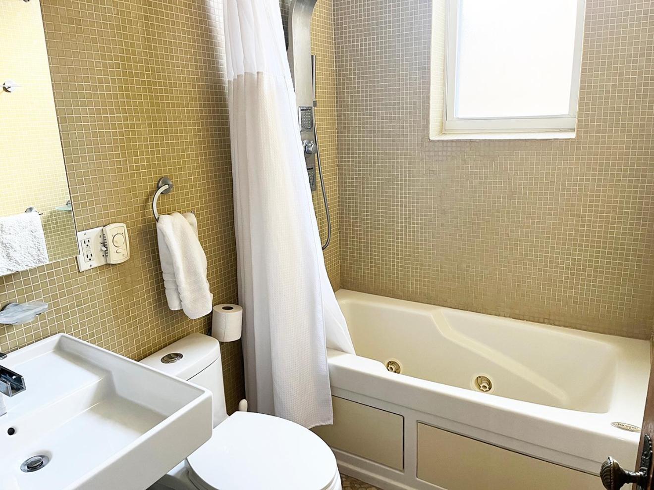 Mozart Beauty Apartment Chicago