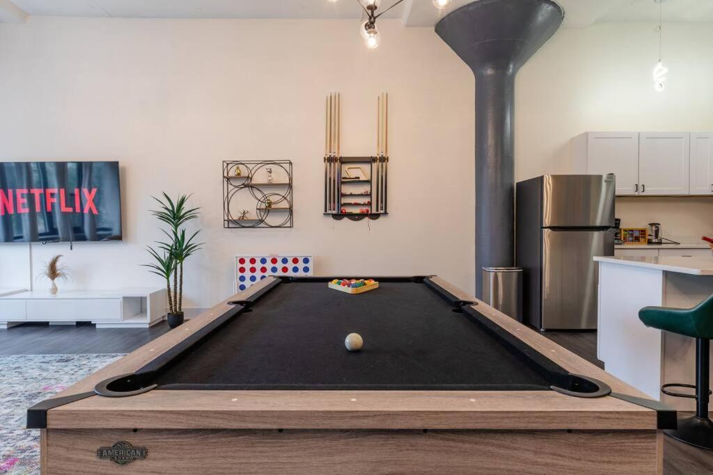 Apartment Massive 6Br Luxury Suite Sleeps 12 Guests With Jacuzzi & Pool Table Perfect Group Stay And Optional Parking Near Mccormick Place & Soldier Field *