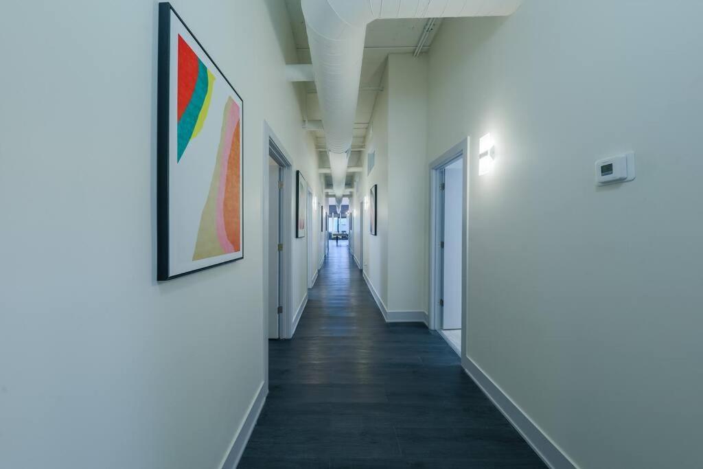 Massive 6Br Luxury Suite Sleeps 12 Guests With Jacuzzi & Pool Table Perfect Group Stay And Optional Parking Near Mccormick Place & Soldier Field Apartment Chicago