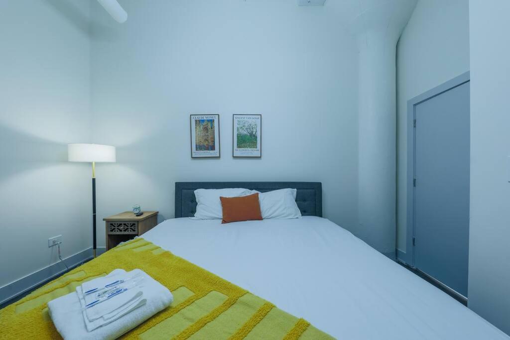 Massive 6Br Luxury Suite Sleeps 12 Guests With Jacuzzi & Pool Table Perfect Group Stay And Optional Parking Near Mccormick Place & Soldier Field Chicago