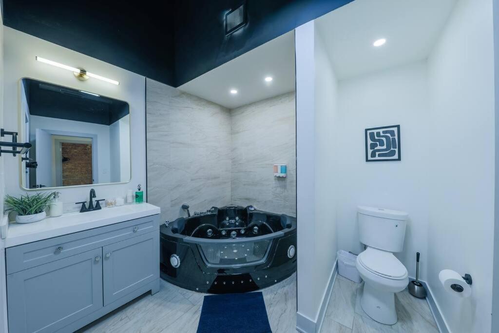 Apartment Massive 6Br Luxury Suite Sleeps 12 Guests With Jacuzzi & Pool Table Perfect Group Stay And Optional Parking Near Mccormick Place & Soldier Field *