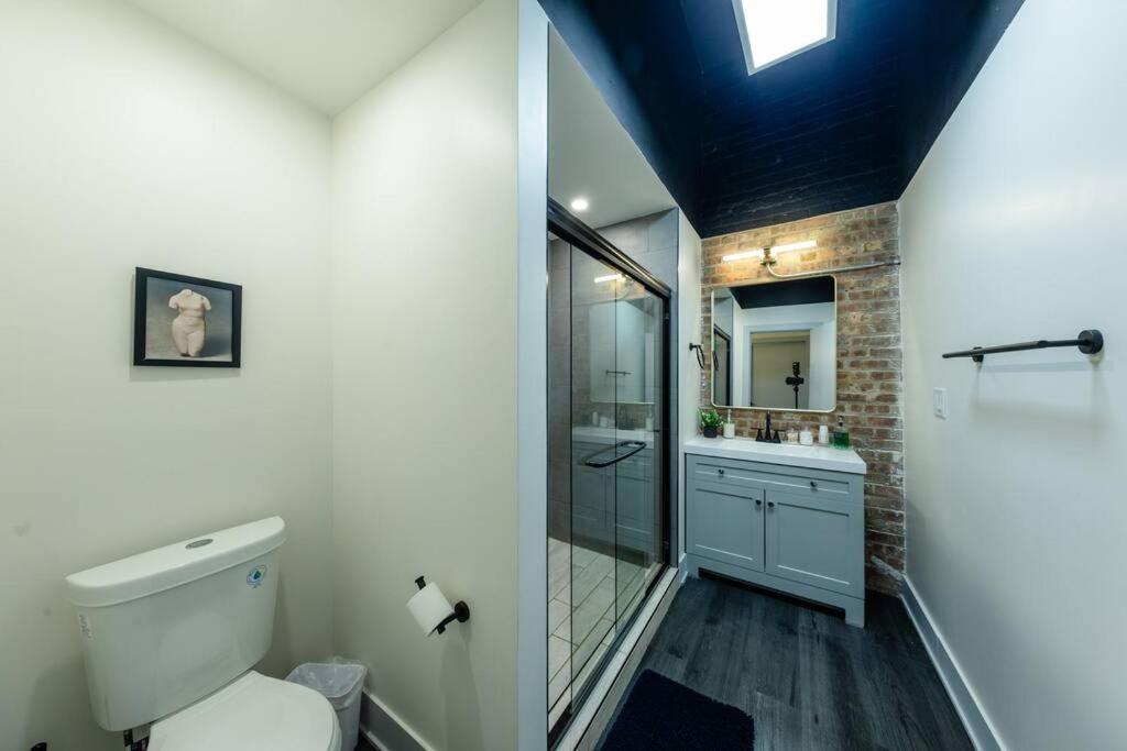Massive 6Br Luxury Suite Sleeps 12 Guests With Jacuzzi & Pool Table Perfect Group Stay And Optional Parking Near Mccormick Place & Soldier Field