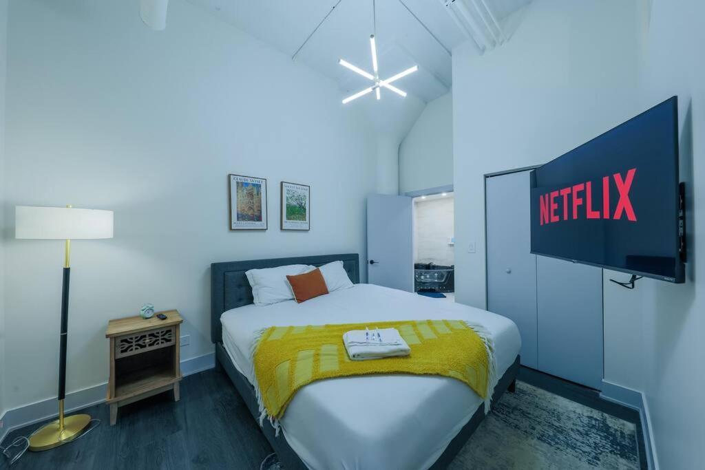Apartment Massive 6Br Luxury Suite Sleeps 12 Guests With Jacuzzi & Pool Table Perfect Group Stay And Optional Parking Near Mccormick Place & Soldier Field *