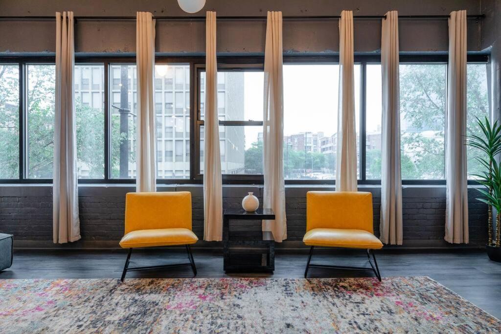 Apartment Massive 6Br Luxury Suite Sleeps 12 Guests With Jacuzzi & Pool Table Perfect Group Stay And Optional Parking Near Mccormick Place & Soldier Field *