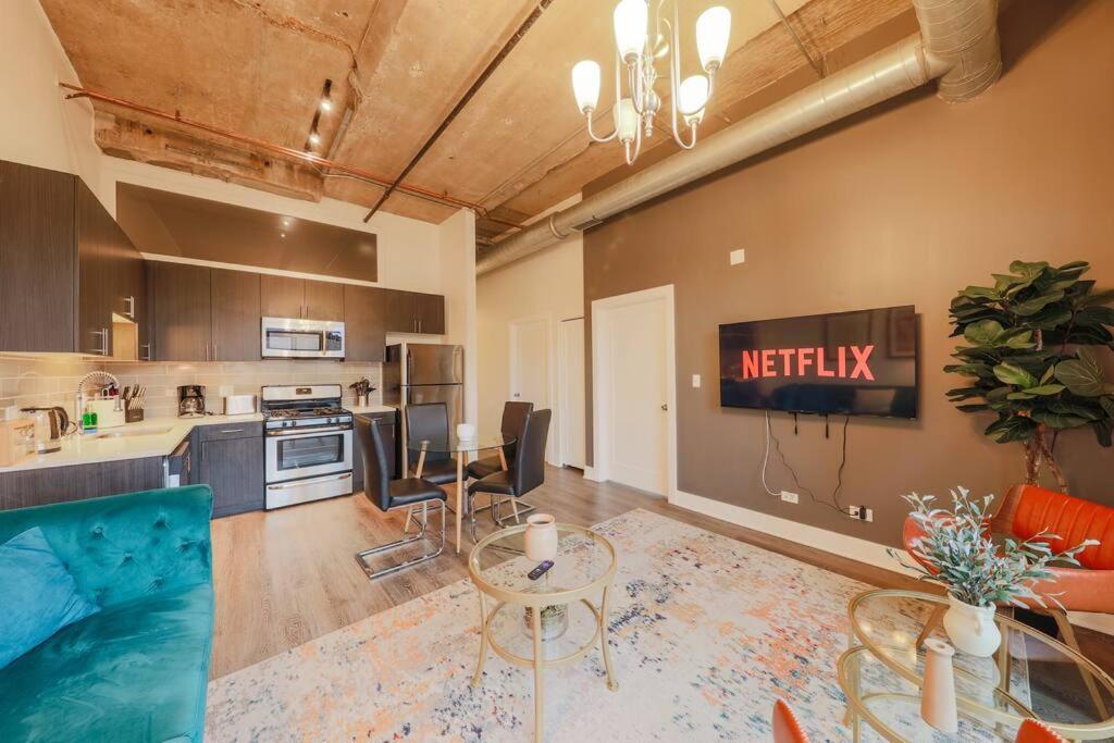 Spacious 2Br On Michigan Ave With Private Patio, Optional Parking & Gym Near Mccormick Convention Center, Soldier Field And Grant Park * Chicago