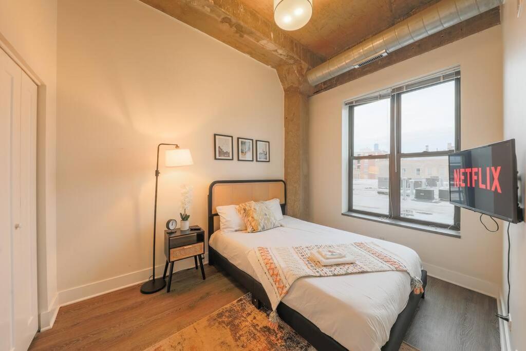 Apartment Spacious 2Br On Michigan Ave With Private Patio, Optional Parking & Gym Near Mccormick Convention Center, Soldier Field And Grant Park Chicago