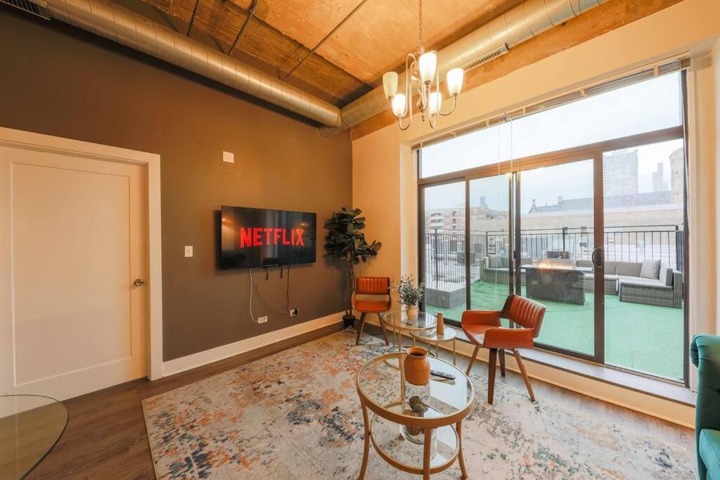 Apartment Spacious 2Br On Michigan Ave With Private Patio, Optional Parking & Gym Near Mccormick Convention Center, Soldier Field And Grant Park Chicago