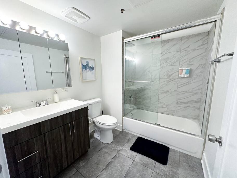 Chicago 2Br City Retreat With Optional Parking And Gym Access Near Mccormick Place And Soldier Field Apartment