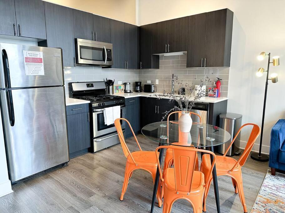 Chicago 2Br City Retreat With Optional Parking And Gym Access Near Mccormick Place And Soldier Field