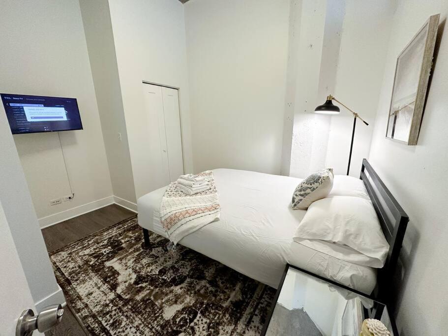 Chicago 2Br City Retreat With Optional Parking And Gym Access Near Mccormick Place And Soldier Field Apartment