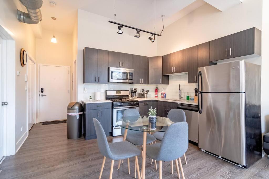 Mccormick 420 Friendly 2br With Optional Parking For Up To 6 People * Chicago