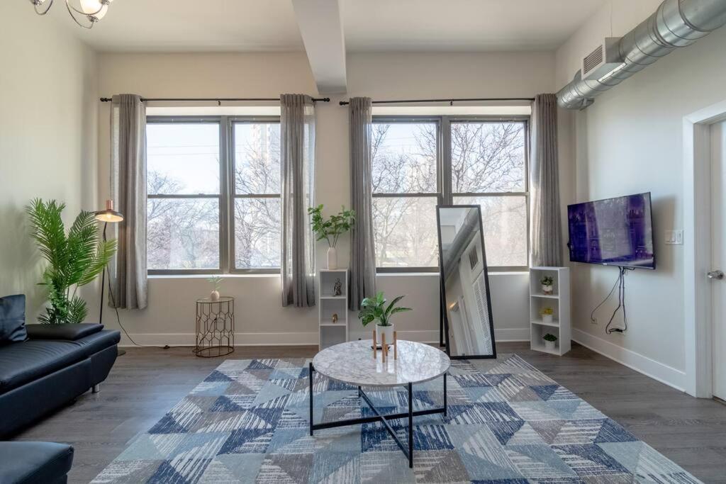 Apartment Mccormick 420 Friendly 2br With Optional Parking For Up To 6 People Chicago
