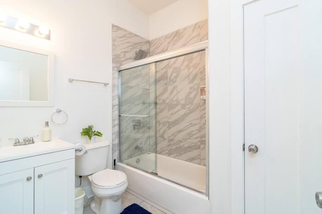 Apartment Mccormick Pl 420 Friendly 1br/1ba With Optional Parking/sleeps 4 Chicago