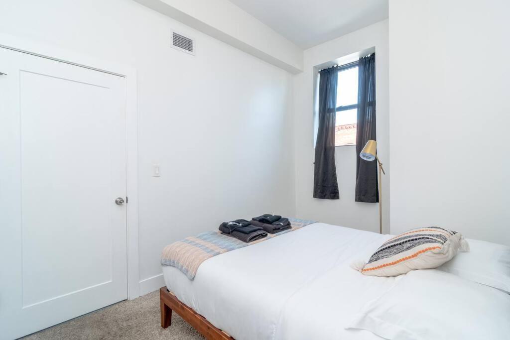 Mccormick Pl 420 Friendly 1br/1ba With Optional Parking/sleeps 4 Apartment Chicago