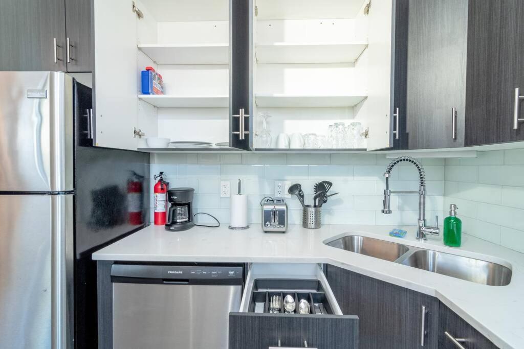 Apartment Mccormick Pl 420 Friendly 1br/1ba With Optional Parking/sleeps 4 Chicago