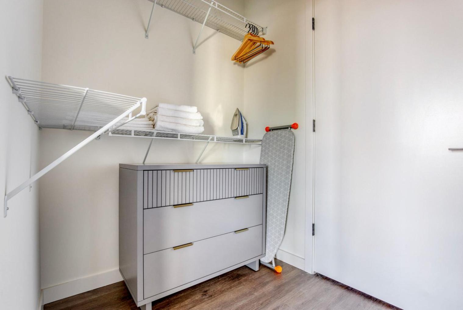 River North 1br Nr Riverwalk W Yoga Chi-1040 Chicago