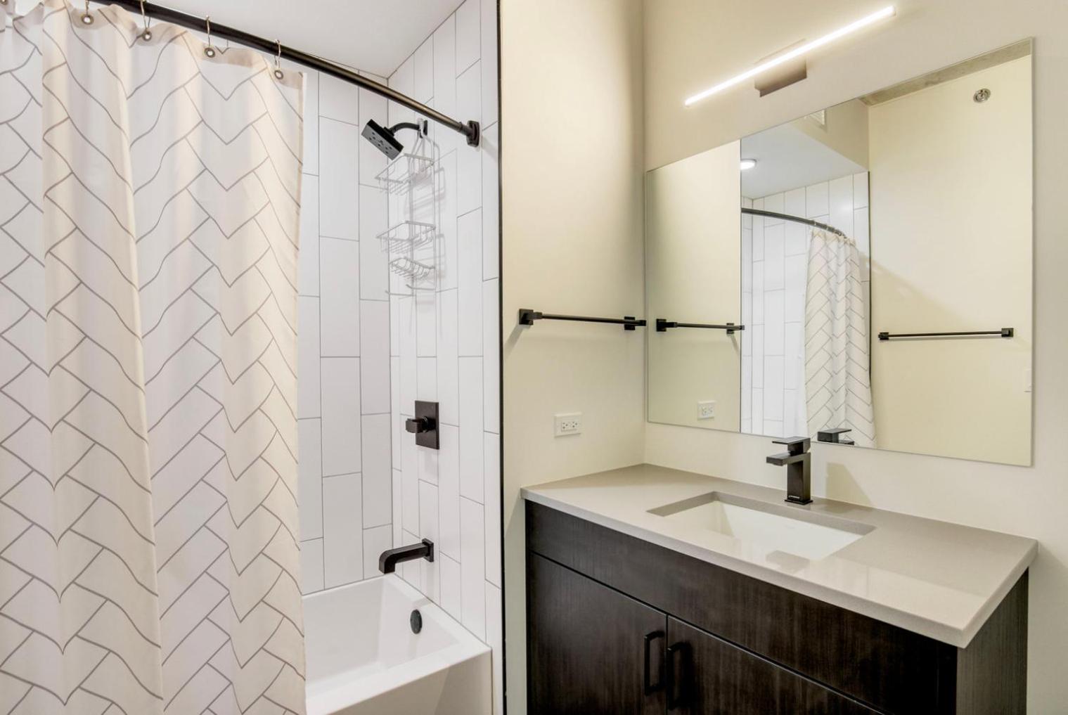 Apartment River North 1br W Pool Fitness 1 Block To L Chi-1039