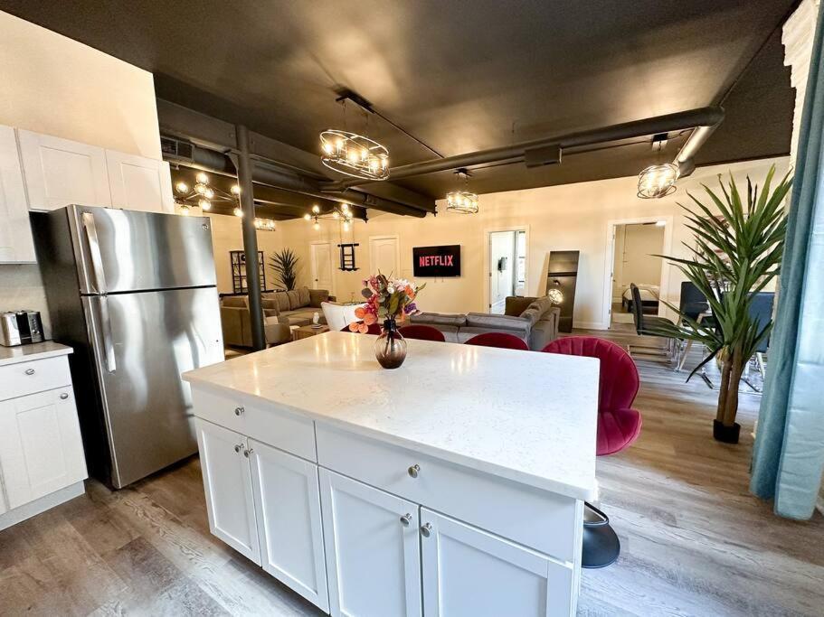 Apartment Family And Group Friendly 5Br Spacious Unit With Pool Table And Optional Parking Near Mccormick Place And Soldier Field *