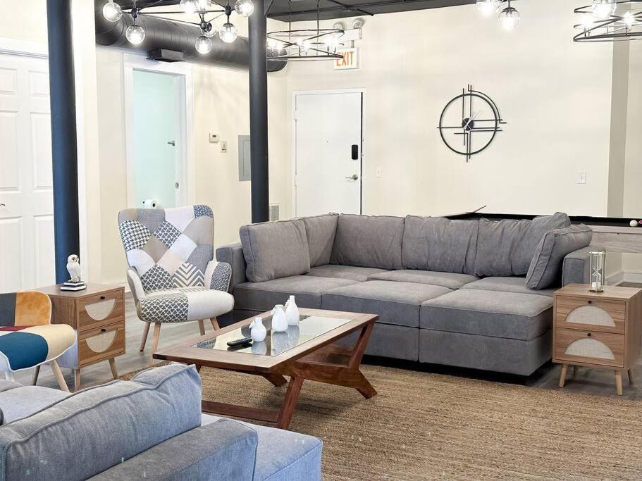 Apartment Family And Group Friendly 5Br Spacious Unit With Pool Table And Optional Parking Near Mccormick Place And Soldier Field Chicago