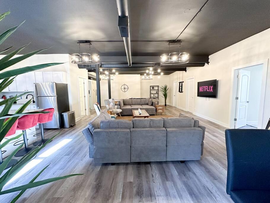 Family And Group Friendly 5Br Spacious Unit With Pool Table And Optional Parking Near Mccormick Place And Soldier Field Apartment