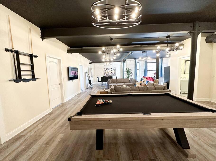 Apartment Family And Group Friendly 5Br Spacious Unit With Pool Table And Optional Parking Near Mccormick Place And Soldier Field *