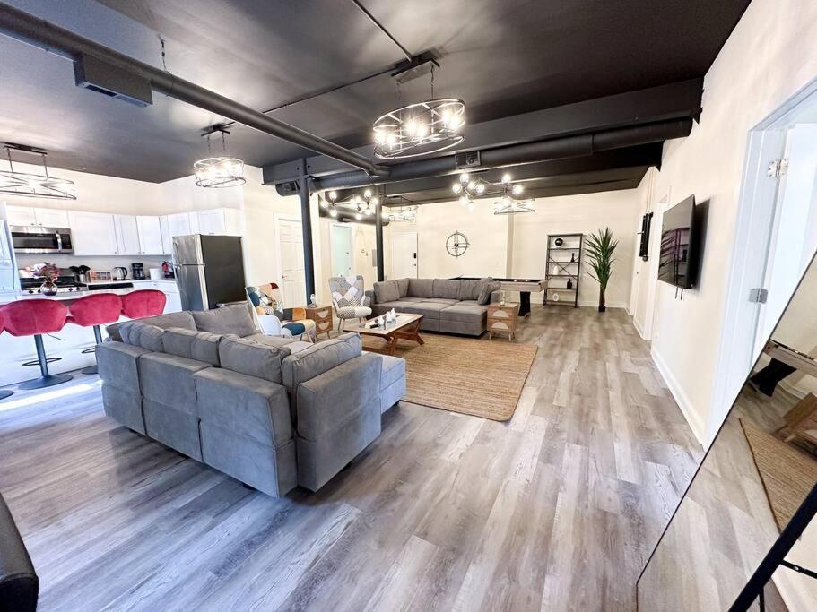 Family And Group Friendly 5Br Spacious Unit With Pool Table And Optional Parking Near Mccormick Place And Soldier Field *