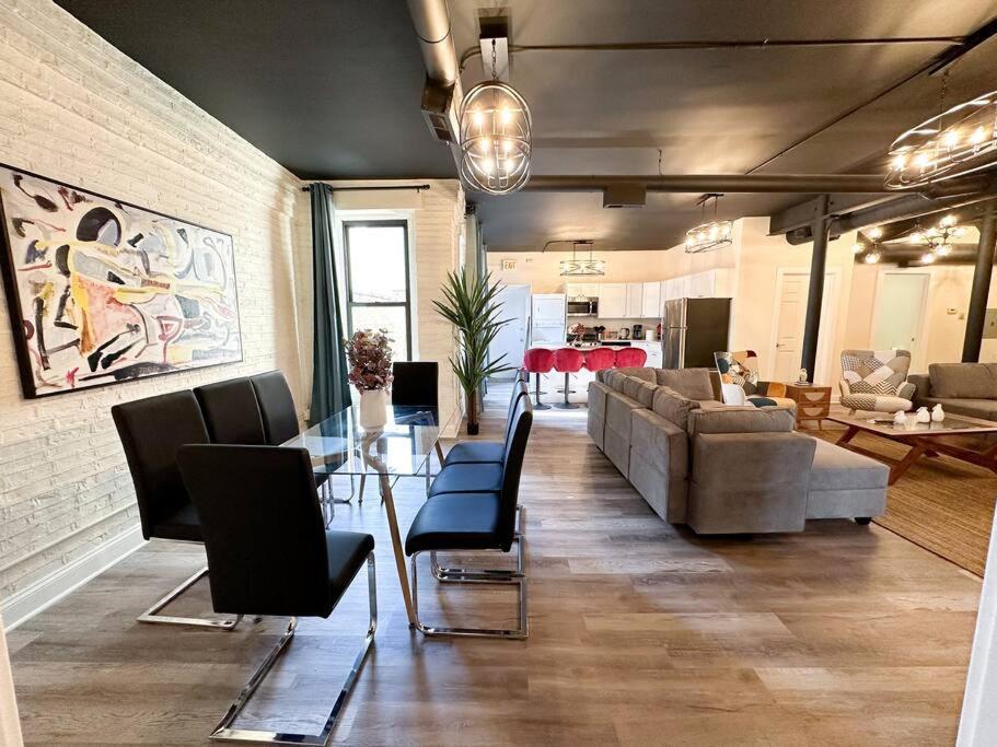 Apartment Family And Group Friendly 5Br Spacious Unit With Pool Table And Optional Parking Near Mccormick Place And Soldier Field