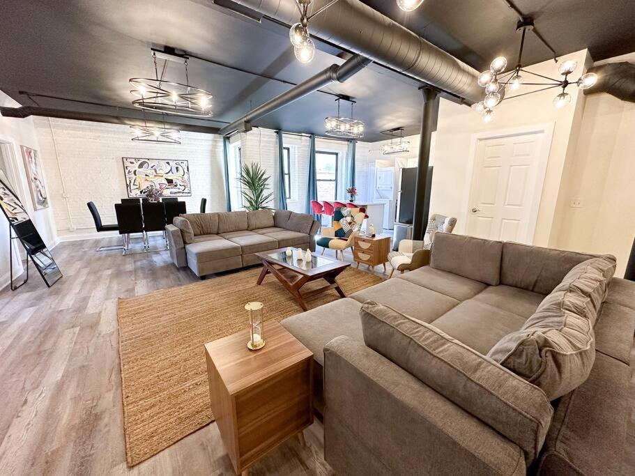 Apartment Family And Group Friendly 5Br Spacious Unit With Pool Table And Optional Parking Near Mccormick Place And Soldier Field *